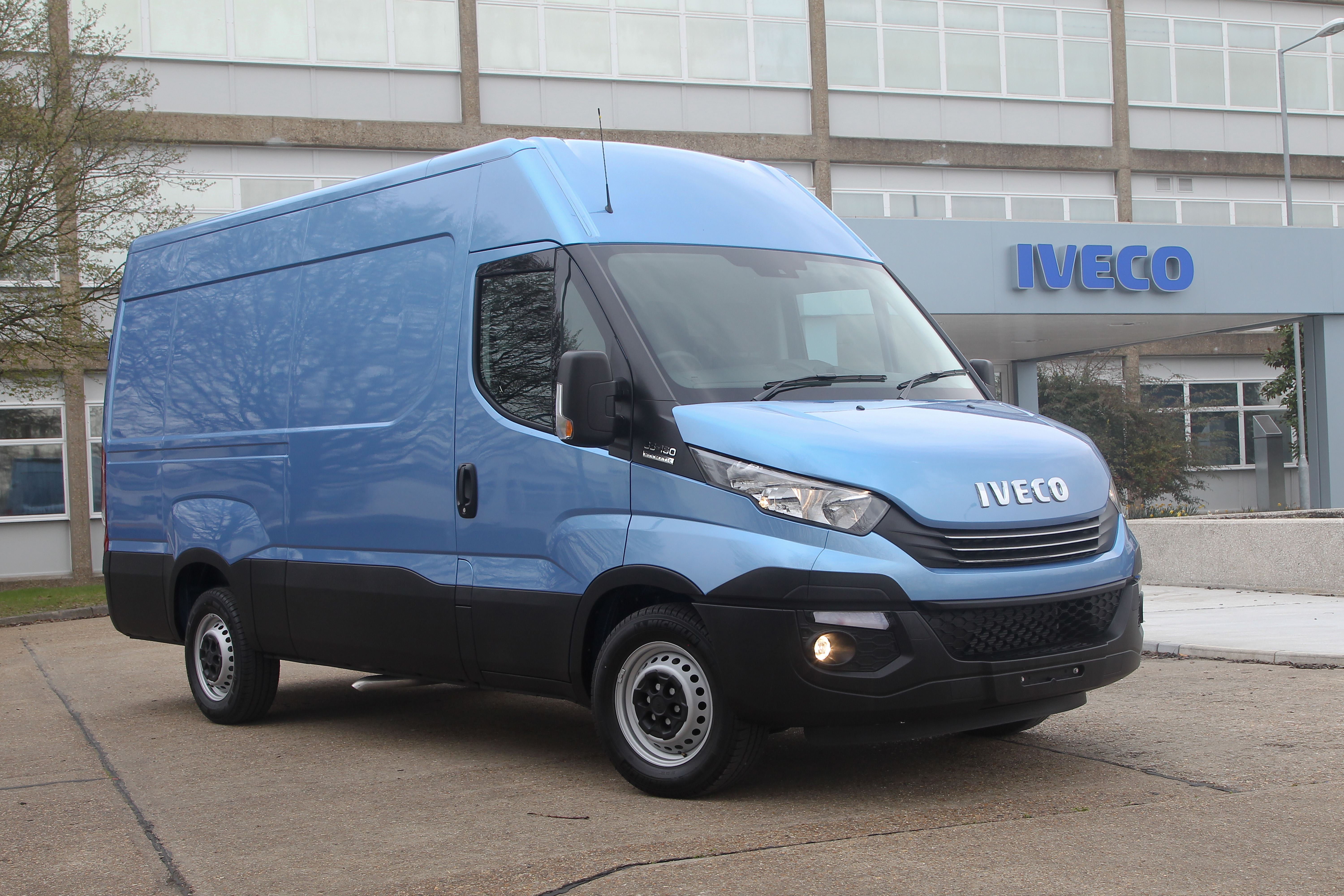 Multi-award-winning Daily reaps further recognition as Euro 6 model wins the coveted Large Van of the Year award