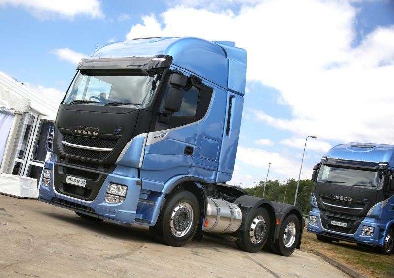 IVECO launches first pure gas powered 6×2 tractor unit for 44-tonne operation